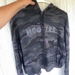 HOOTERS Limited Edition Cropped Sweatshirt